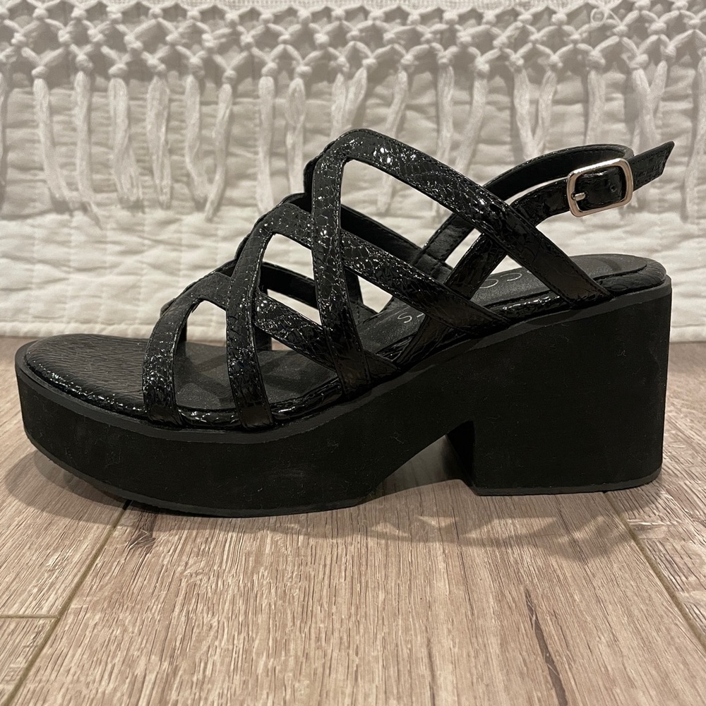 *NWT* Black Strappy Platform Sandal from Matisse